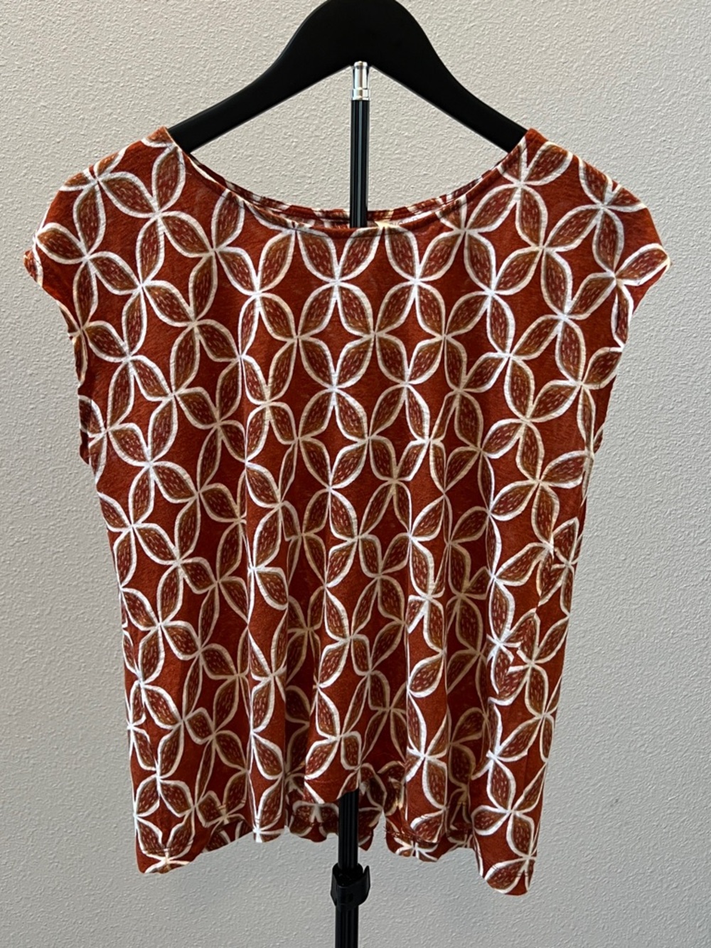 Sigrid Olsen 100% Linen Geometric print w/ back button detail Sz S